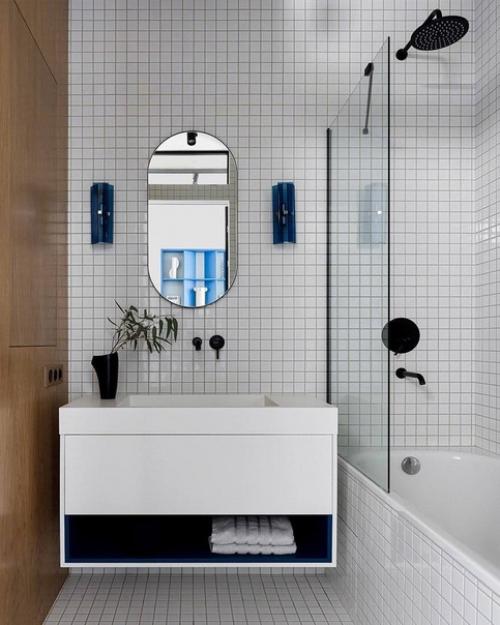 Оригинальный итерьер квартиры в светлых тонах с интересным декором и мебелью. 08