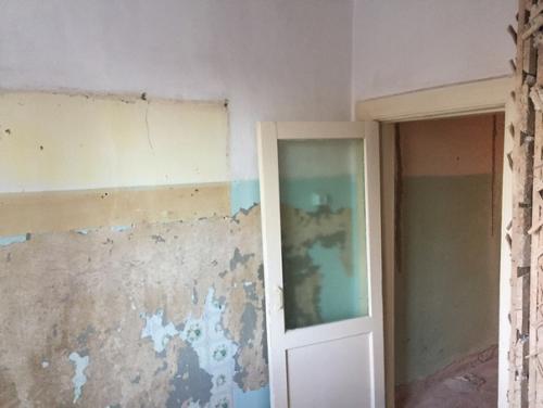 Купили с мужем двушку в доме старого типа. 08