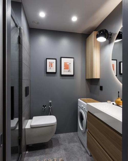 Изначально это была стандартная однушка с небольшой кухней, вытянутой комнатой с балконом и раздельными санузлами. 09