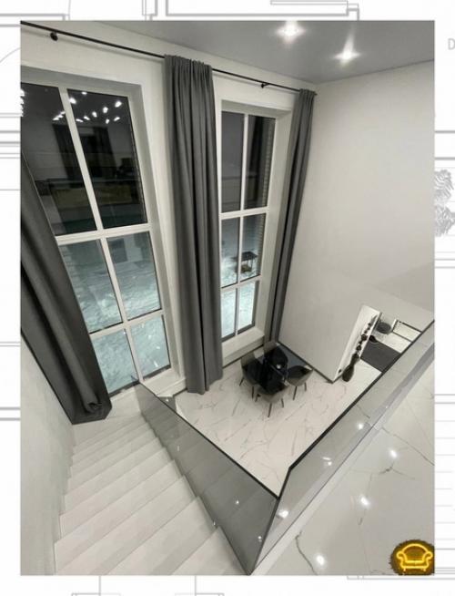 Для обустройства помещения в стиле хай - тек преимущественно используются металлические и стеклянные детали. 02