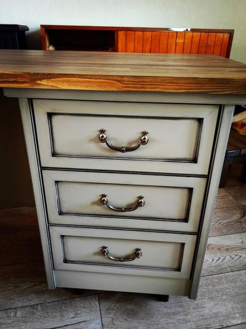 Продолжаю творить.  Были две тумбы, докупила столешницу (мебельный щит) и ножки. 01