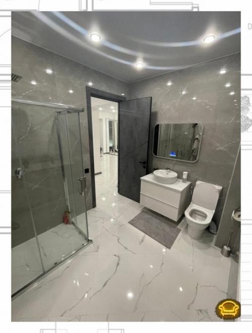 Для обустройства помещения в стиле хай - тек преимущественно используются металлические и стеклянные детали. 08