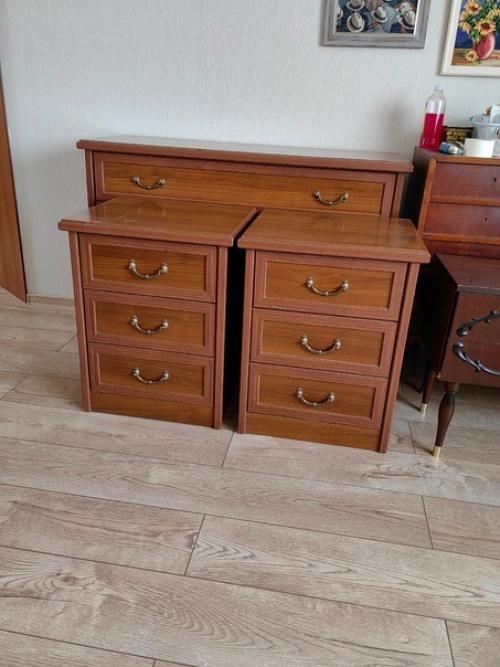 Продолжаю творить.  Были две тумбы, докупила столешницу (мебельный щит) и ножки. 07