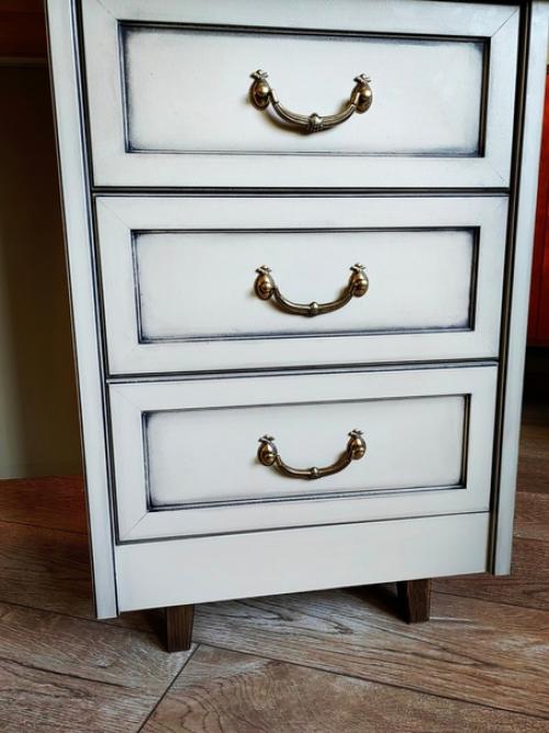 Продолжаю творить.  Были две тумбы, докупила столешницу (мебельный щит) и ножки. 02