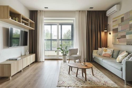 Дерево и яркие акценты: уютный интерьер трехкомнатной квартиры, площадью - 70 кв. 02