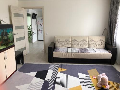 90 кв.  м весь ремонт руками мужа сделан. 03