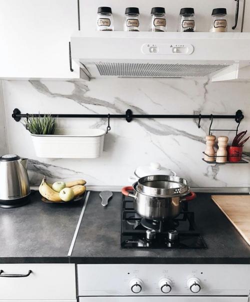 Всегда мечтала заниматься дизайном, но пошла учиться на бухгалтера. 03