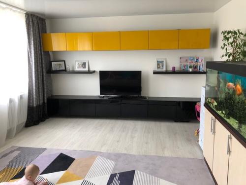 90 кв.  м весь ремонт руками мужа сделан. 02