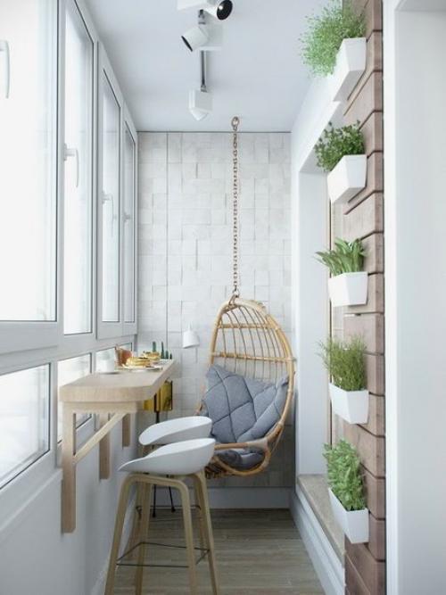 Лишь в том случае, если приложить немного усилий, то можно сделать лоджию хорошим местом для отдыха. 02