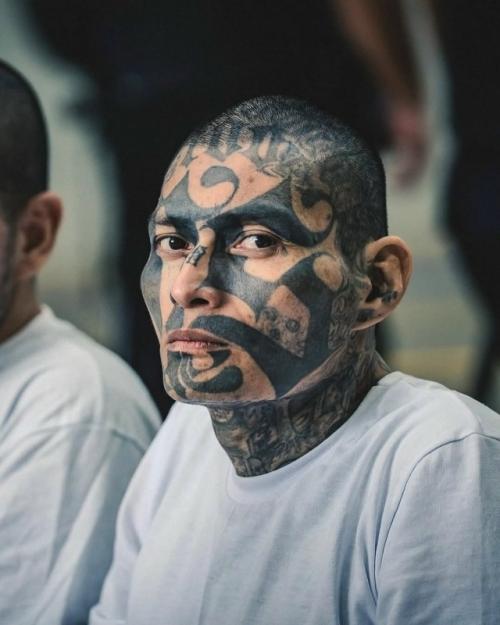 Исторический момент: сразу 486 участников банды MS - 13 одновременно предстали перед судом в одном зале. 01 Исторический момент: сразу 486 участников банды MS - 13 одновременно предстали перед судом в одном зале. 01