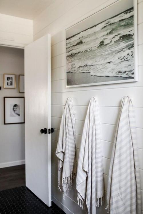 Делать ремонт необязательно, если вы хотите слегка обновить внешний вид ванной комнаты. 04