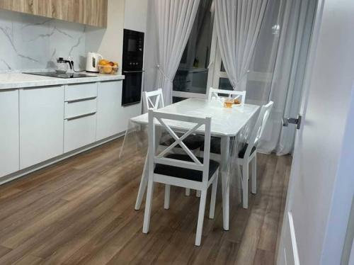 Трешка, евроремонт, площадью 91 кв. 02