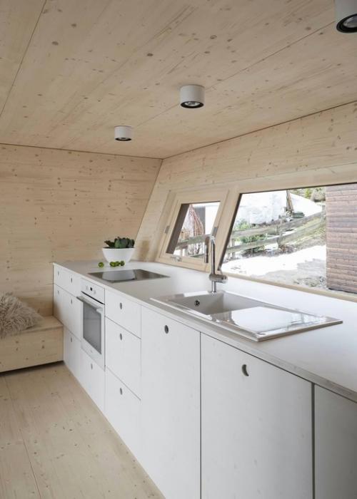 Загородный дом для семьи из семи человек - это не просто пространство, это настоящая семейная крепость. 03