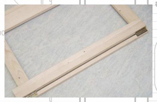 Складной настенный столик в кухне для экономии пространства. 07