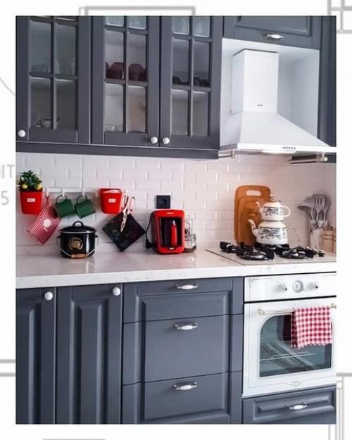 Тем, кто впервые решается на оформление кухни в сером цвете мы можем предложить разбавить скучный цвет оттенком белого. 02