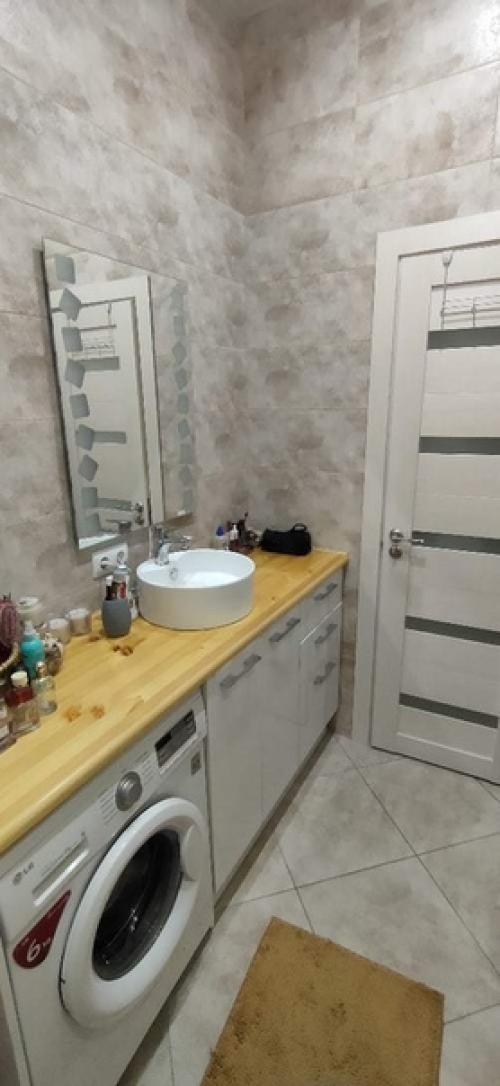 Здравствуйте!  Въехали в новую квартиру, ремонт в целом везде устраивает, кроме ванной. 02