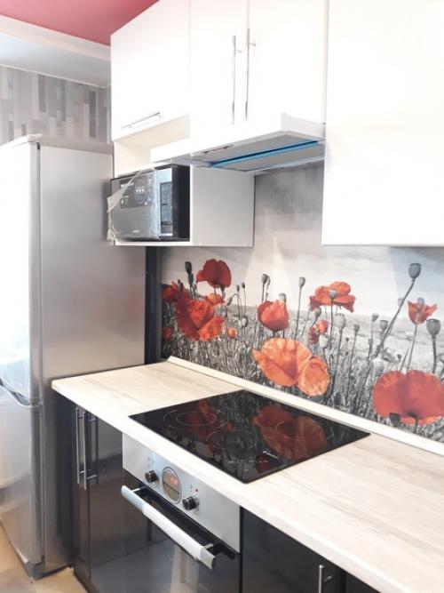 Кухню делали своими руками 2 года, были голые стены. 02