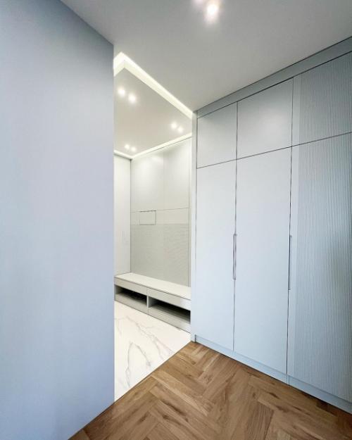 Мебель выполнена в том же оттенке, что и стены. 01