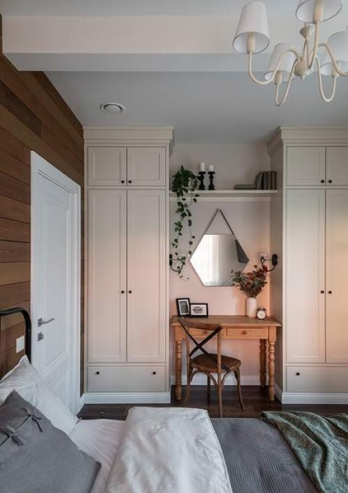 Загородный дом с яркой мебелью и атмосферным интерьером в стиле американской классики. 06