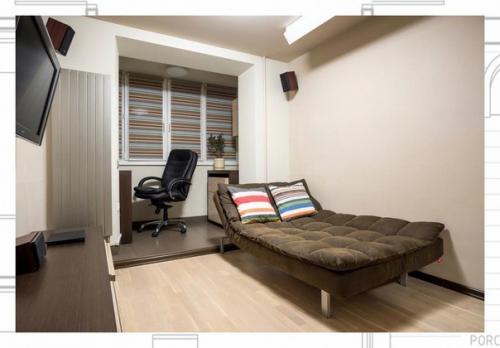 Роде ничего необычного, обычная стена обыкновенной комнаты. 02