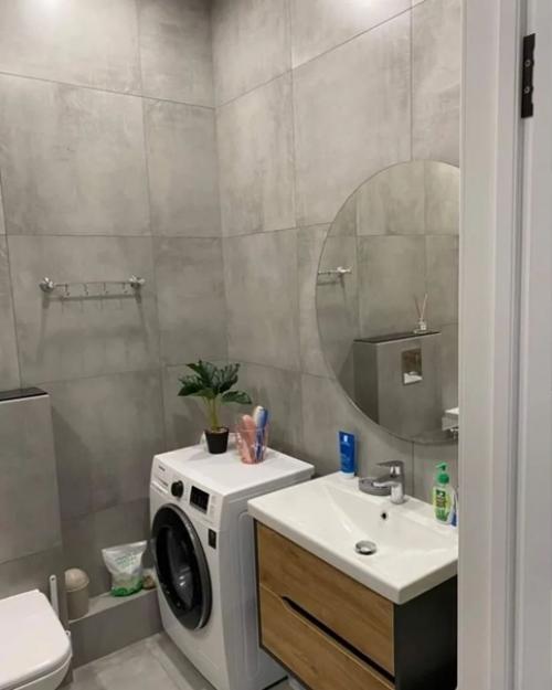 3 комнаты, потолки 3 метра, ремонт окончен недавно. 07