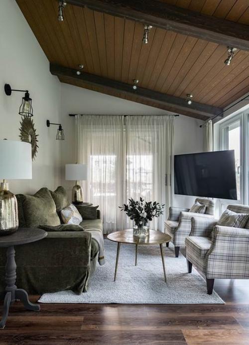 Загородный дом с яркой мебелью и атмосферным интерьером в стиле американской классики. 04