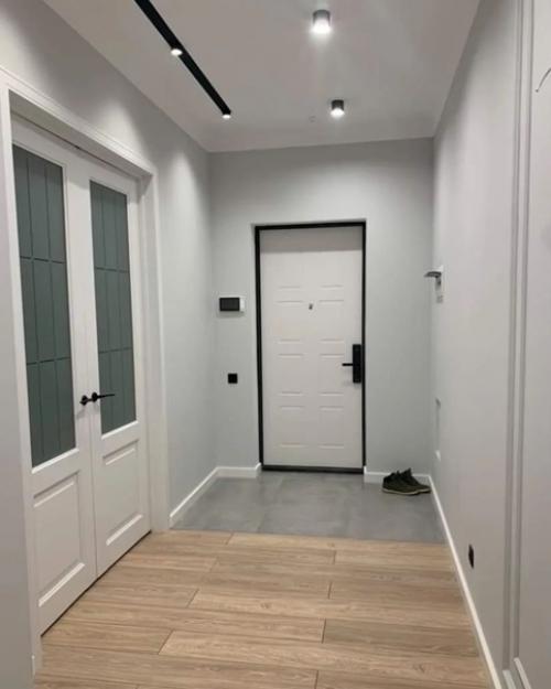 3 комнаты, потолки 3 метра, ремонт окончен недавно. 05