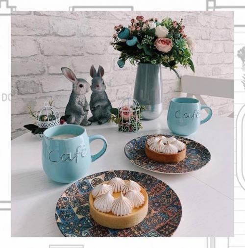 Дизайн кухни в голубом цвете редко встречается в российских квартирах. 03