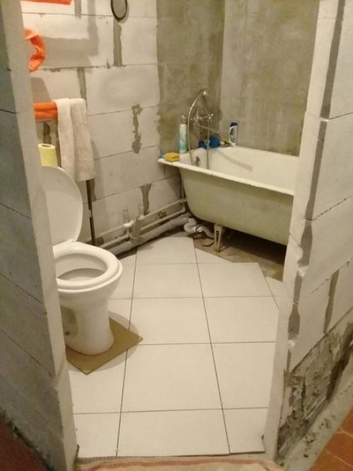 Своими руками ремонт - снесли стену и совместили санузел и ванную. 04