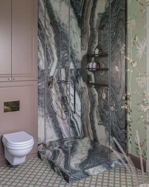 Эта ванная - настоящий подарок для глаз и вдохновения для тех, кто мечтает о стильном, уютном и функциональном пространстве. 01