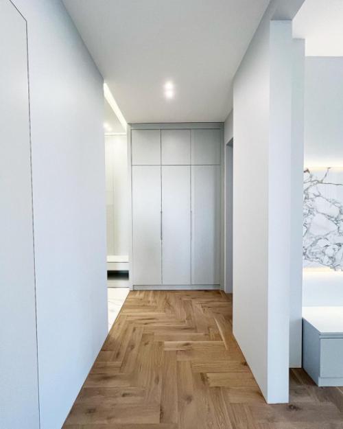 Мебель выполнена в том же оттенке, что и стены. 04