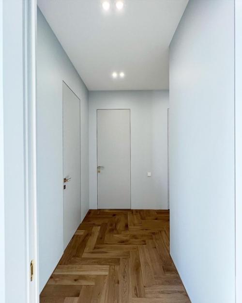 Мебель выполнена в том же оттенке, что и стены. 08