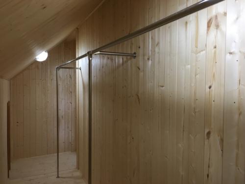 Чердак.  В итоге получилось две большие комнаты, хол, большая кладовая и гардеробная. 08