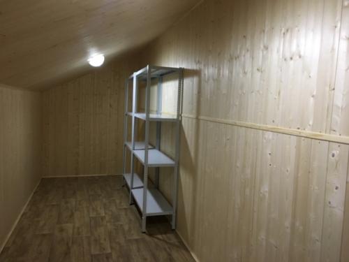 Чердак.  В итоге получилось две большие комнаты, хол, большая кладовая и гардеробная. 09