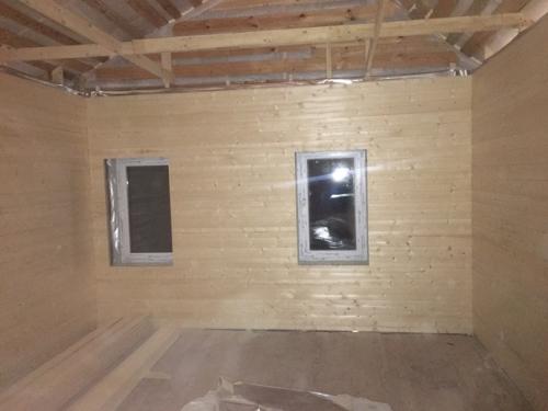 Чердак.  В итоге получилось две большие комнаты, хол, большая кладовая и гардеробная. 03