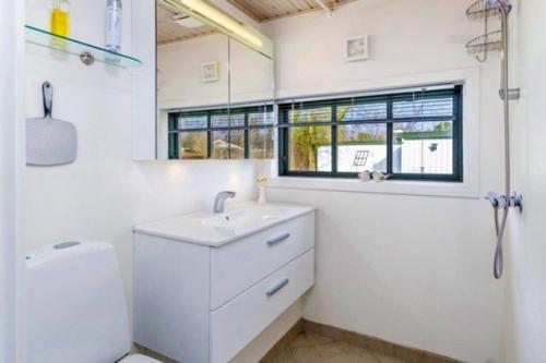 В случае если вам близки тишина, уют и практичность без лишнего шума - этот дом вас точно очарует. 06