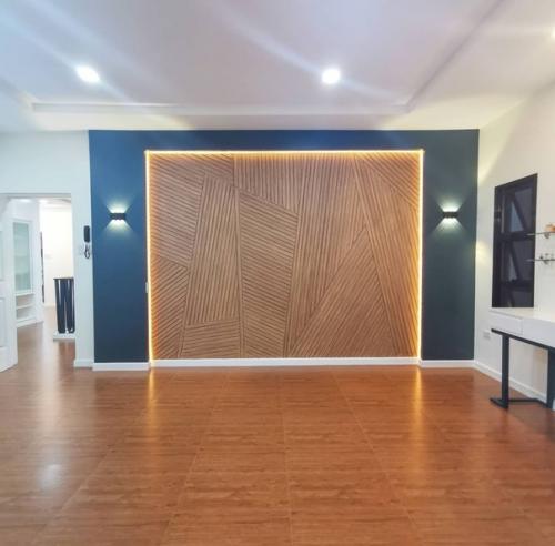 5 спален, 5 ванных комнат, гараж на 2 машины. 07