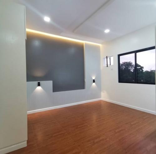 5 спален, 5 ванных комнат, гараж на 2 машины. 08