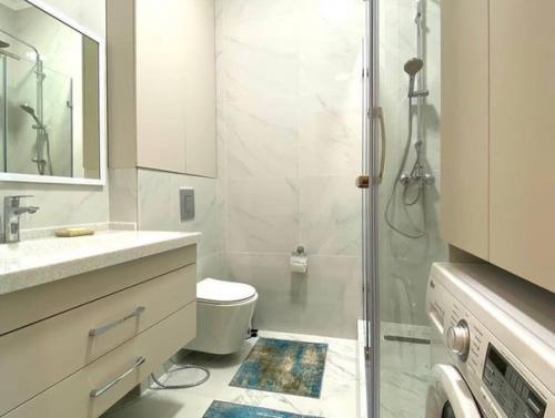 Шикарная и очень красивая квартира, ремонт выполнен из высококачественных материалов. 08