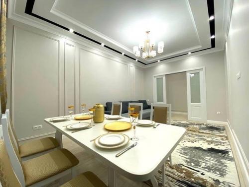 Шикарная и очень красивая квартира, ремонт выполнен из высококачественных материалов. 03