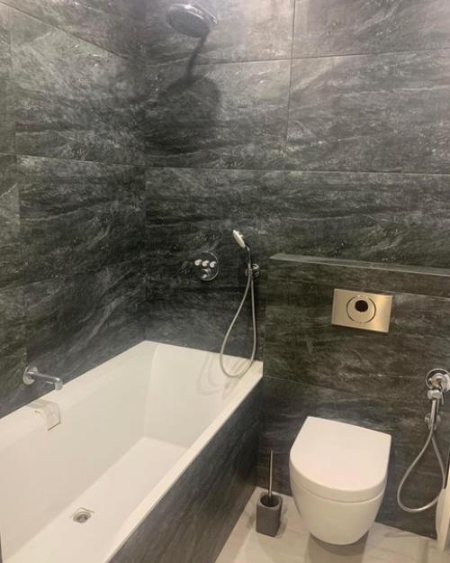 Просторная, светлая, уютная, с раздельной планировкой 2 х комнатная квартира в центре города, расположенная на пятом этаже. 07