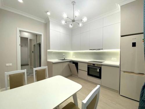 Шикарная и очень красивая квартира, ремонт выполнен из высококачественных материалов. 01