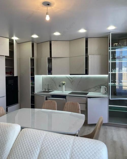 Сделали капитальную перепланировку и совместили кухню с гостиной. 01