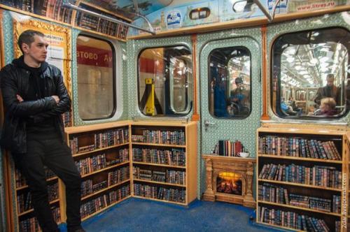 Тематические поезда метро в Петербурге. 01