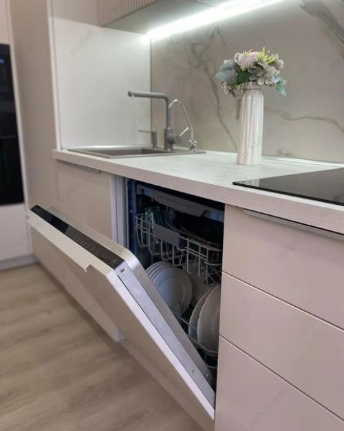 Сделали капитальную перепланировку и совместили кухню с гостиной. 05