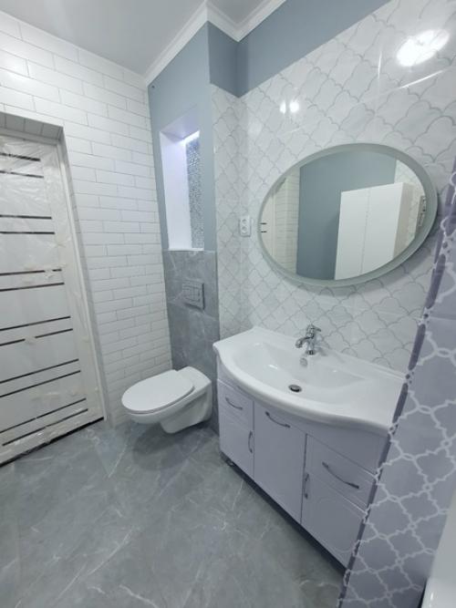 Мы заканчиваем ремонт нашей небольшой ванной комнаты. 05