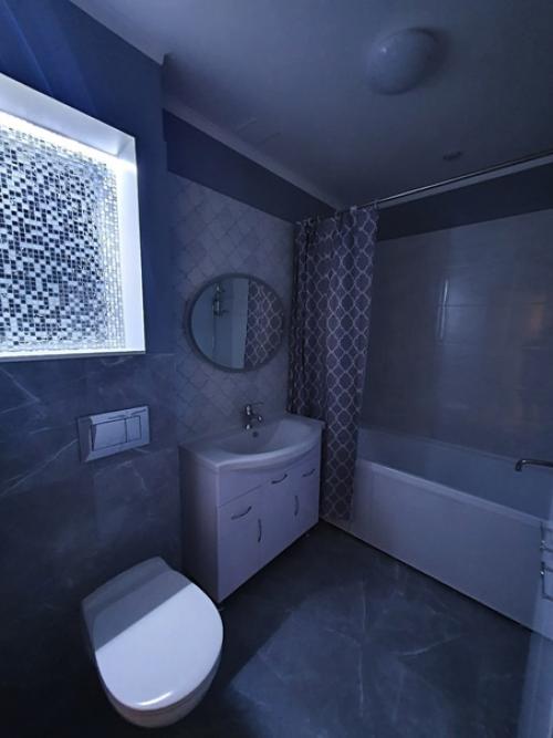 Мы заканчиваем ремонт нашей небольшой ванной комнаты. 02