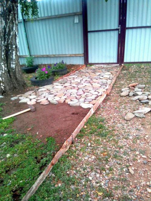 Дорожка из речного камня своими руками за 2 дня. 01