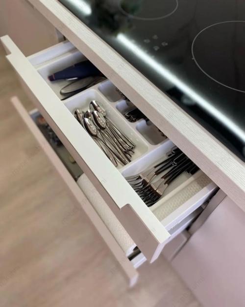 Сделали капитальную перепланировку и совместили кухню с гостиной. 06