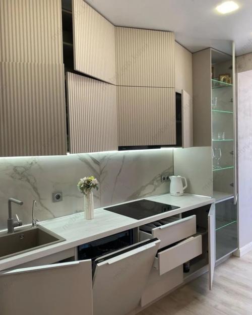 Сделали капитальную перепланировку и совместили кухню с гостиной. 08